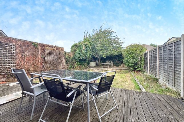 113, Spring Rise, Surrey photo 3