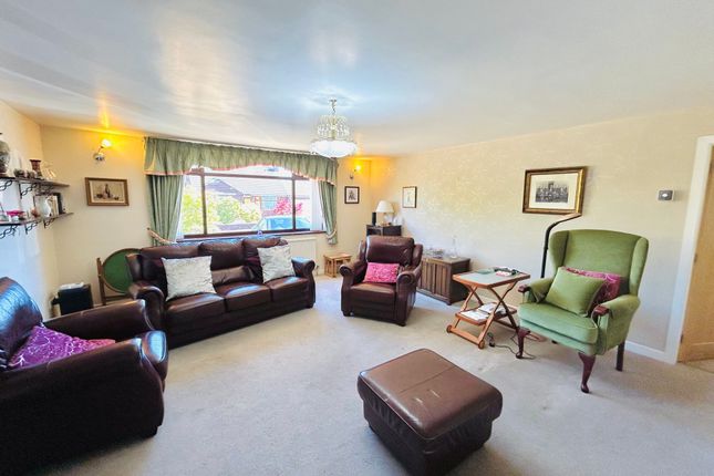7 Willow Close, Lymm photo 3