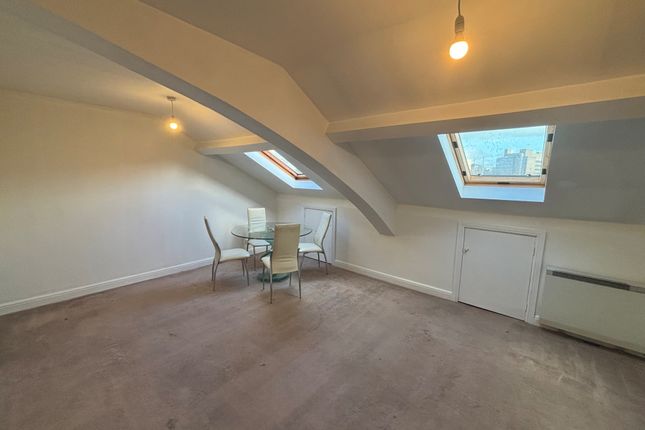 Flat 72, Stockport photo 3