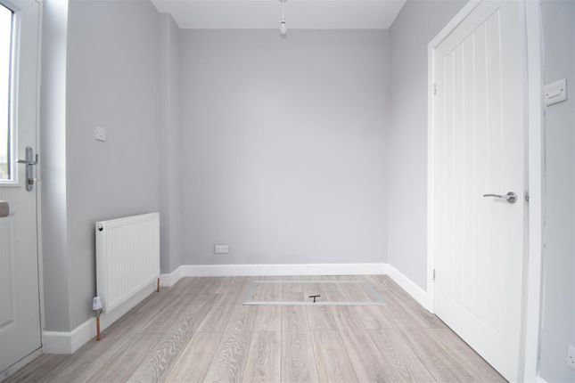 25, Broomcroft Road, Ossett photo 4