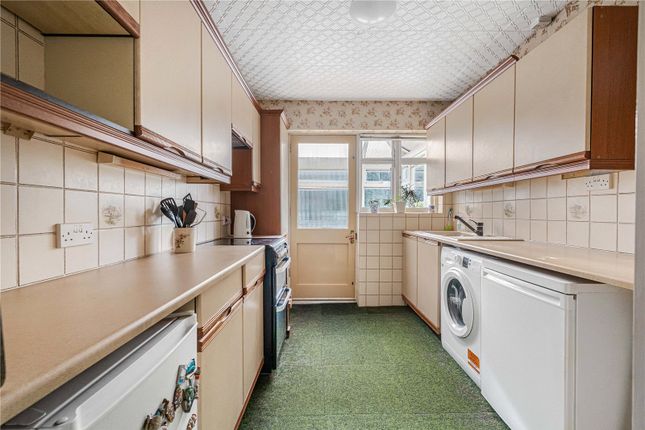 90, Milner Drive, Twickenham photo 4