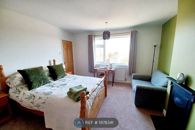 Room to rent in High Road, Beeston, Nottingham