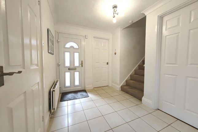 20, Stratfield, Bracknell photo 3