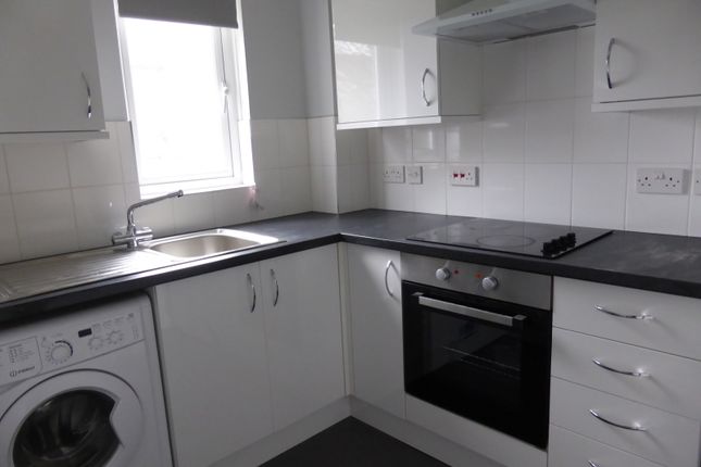 12 Stepney Close, Crawley photo 4