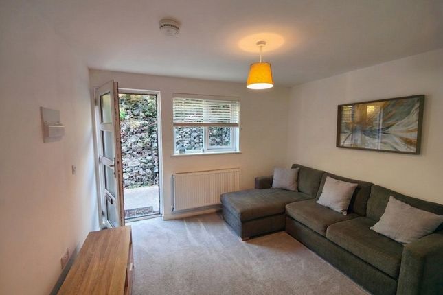 2 Olivers Yard, Church Street, Helston photo 3