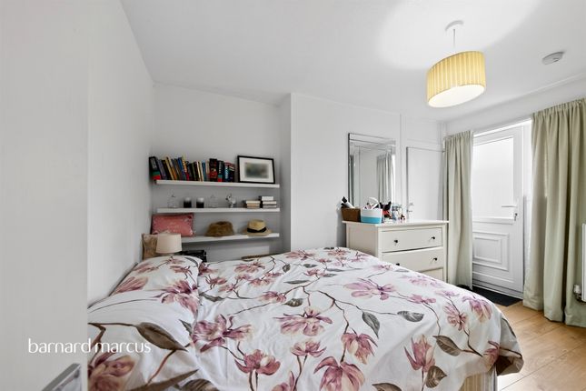 60b, Holly Park Road, London photo 5