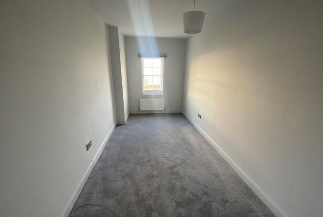 Maisonette to rent in Harbour Parade, Ramsgate