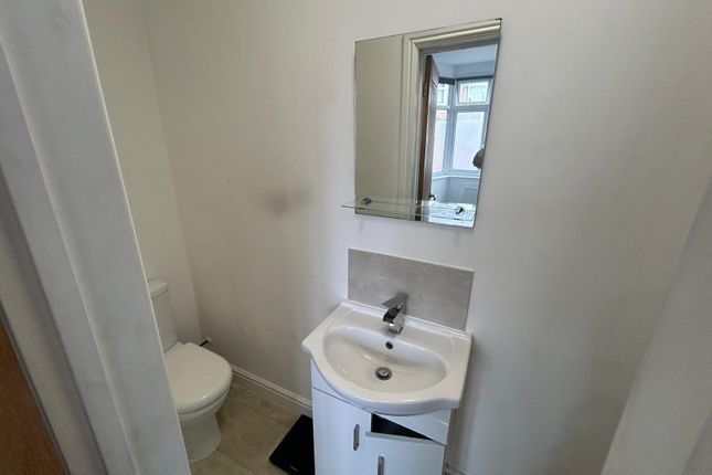 27, Beech Avenue, Northamptonshire photo 3