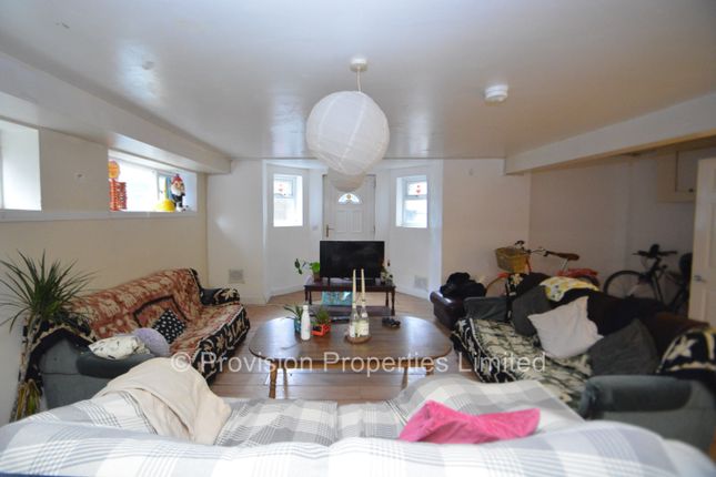 Brudenell Road, Hyde Park photo 3