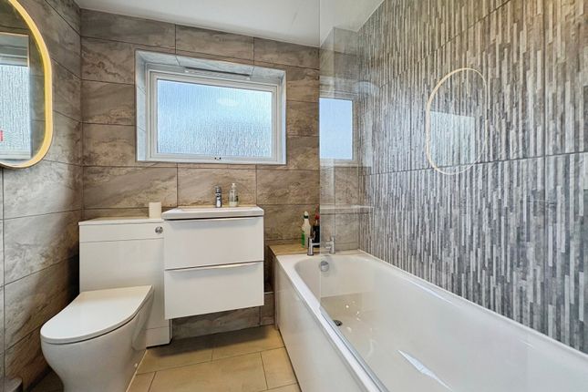 15, Carnoustie, Berkshire photo 4