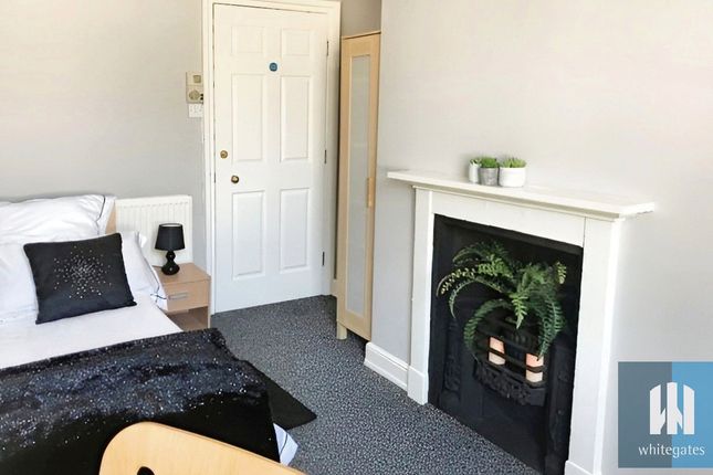 Room 3, 111, Fitzwilliam Street, Huddersfield photo 5