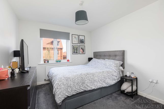 Flat for sale in Bensons Hill Road, Pease Pottage