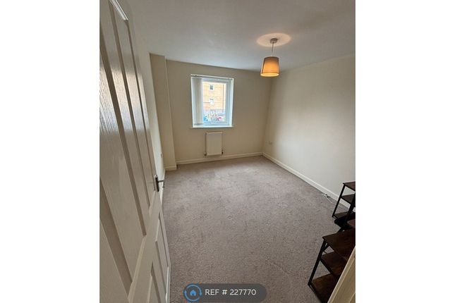 Flat, Pavilion Close, Leicester photo 5