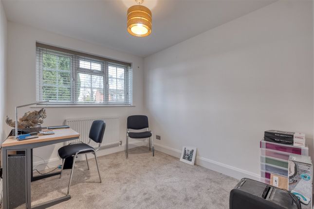 Flat for sale in Shenstone Court, Lawford Grove, Shirley, Solihull