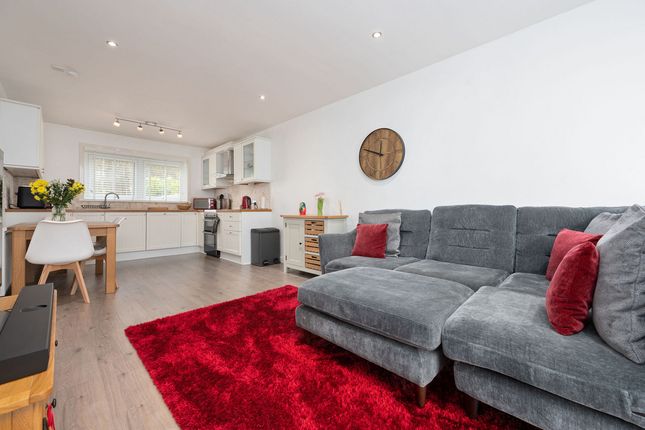 405, Altyre Court, Glenrothes photo 3