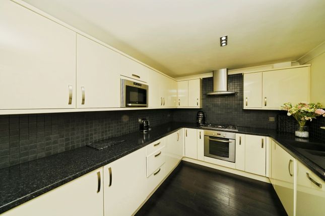 5, St. Thomas View, Ellesmere Port photo 4