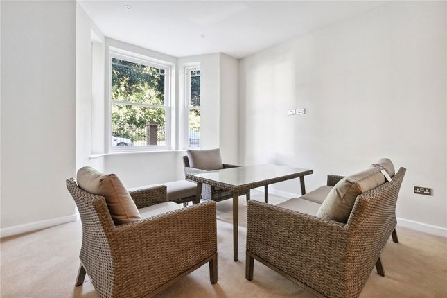 Flat 2, 23, Sutton Court Road, London photo 3