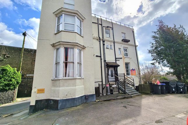 Flat to rent in Crow Hill, Broadstairs