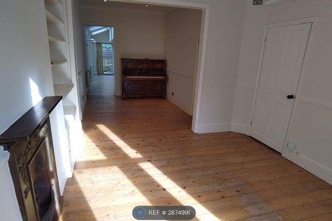 Crimsworth Road, London photo 4