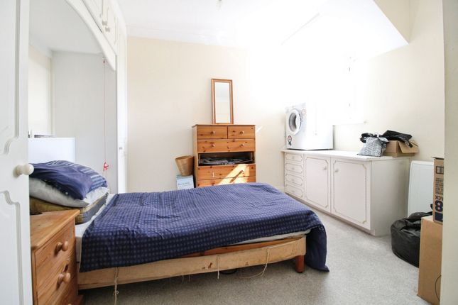 Flat 9, Norbury Court High Street, Swindon photo 4
