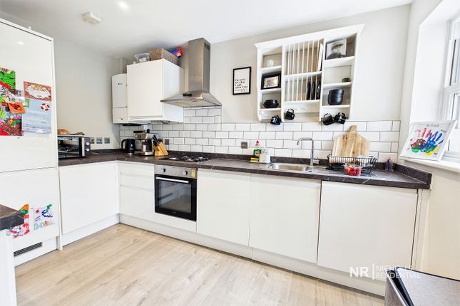Flat 5 Lily Court 5, Cox  Lane, West Ewell photo 4