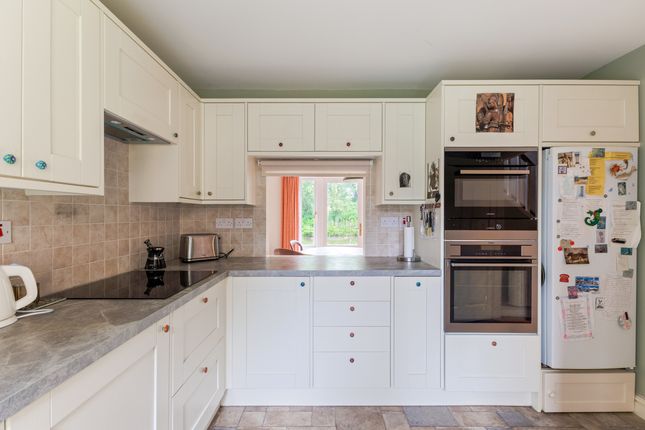 14, Bearwater, Hungerford photo 2