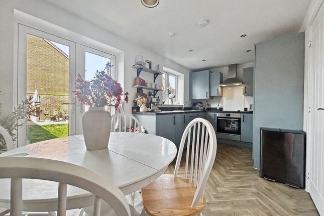 11, Brimstone Road, Swindon photo 3