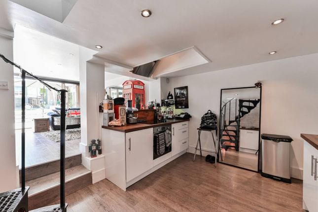 Maisonette for sale in Balls Pond Road, Hackney, London