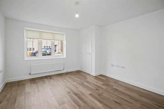 42, Tillage Road, Wellingborough photo 2