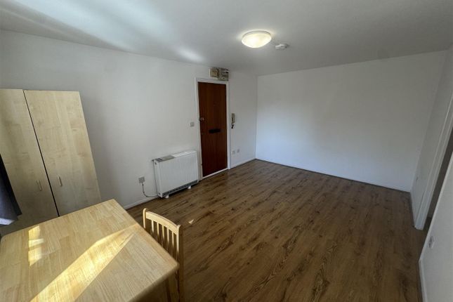 117, Gladbeck Way, Enfield photo 4