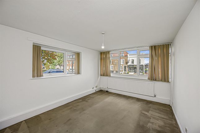 The Chiltons, Grove Hill, London photo 2