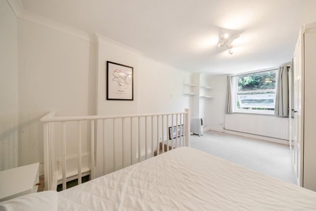 Flat A, 155, Harbut Road, London photo 4