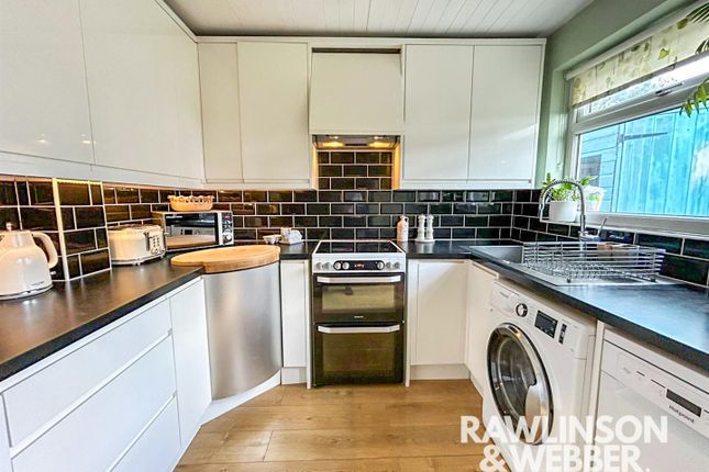85, First Avenue, West Molesey photo 3