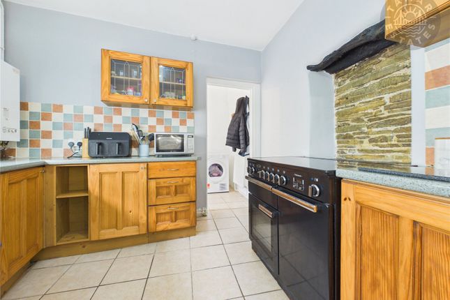 31, Higher Lux Street, Cornwall photo 5