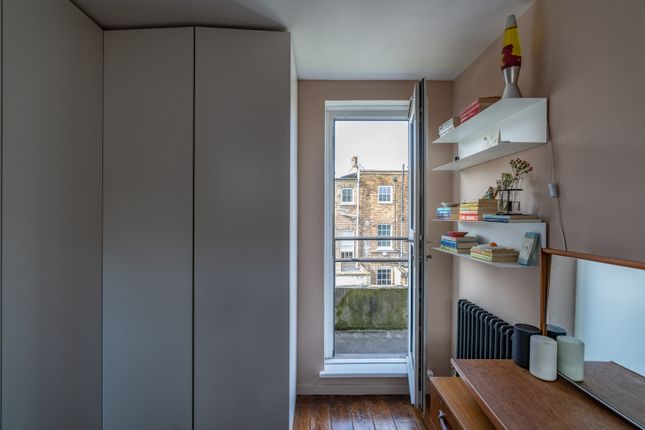 Maisonette for sale in Falcon Court, City Garden Row, London