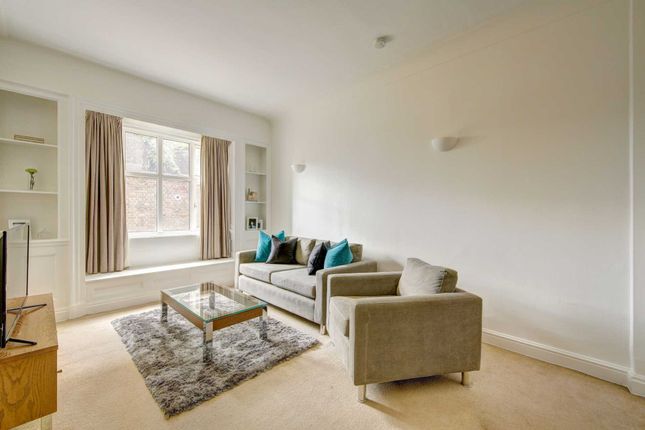 Flat to rent in Park Road, London