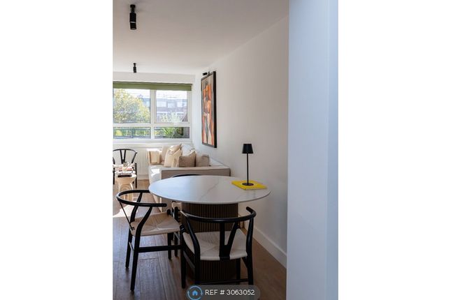 Flat, Goulden House Bullen St, London photo 2