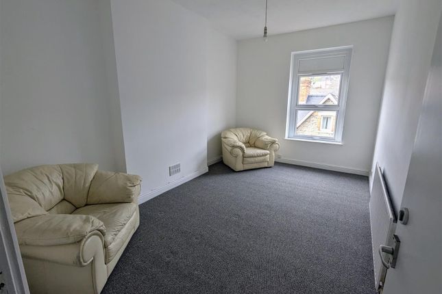 Flat 3, 90, High Street, Barry photo 3