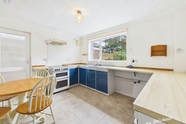 13 Oulton Close, Aylesbury photo 4