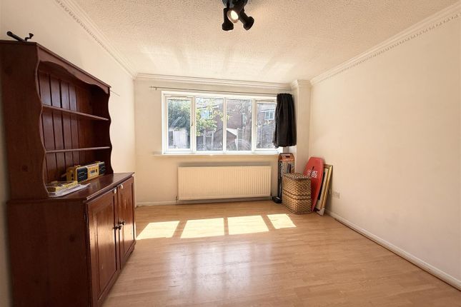 2, Gurney Close, Barking photo 2
