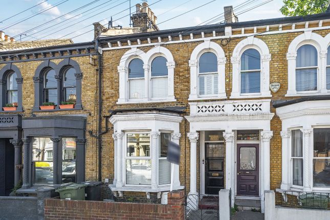Flat for sale in Plato Road, Brixton, London