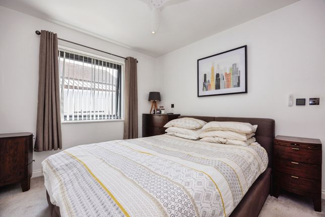 Flat 2, Magna Riverside,, Flambard Way, Surrey photo 3