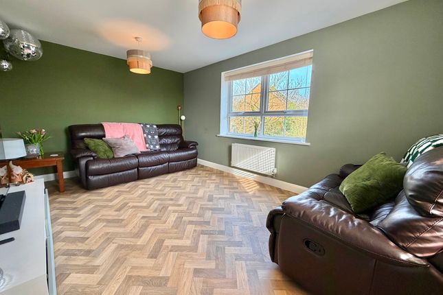 1 Owen Place, Lydney photo 3