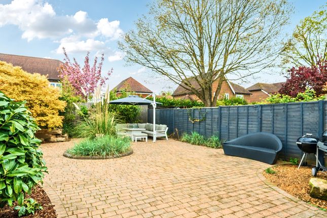 9, Birch Road, Surrey photo 4
