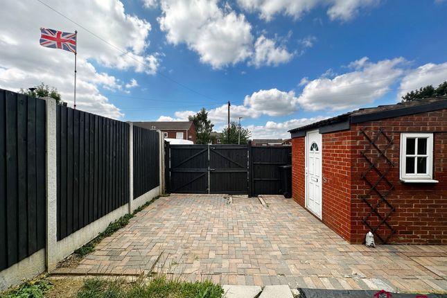 165 Clover Walk, Rotherham photo 4