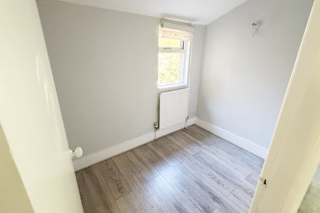 77, Sutherland Road, London photo 4