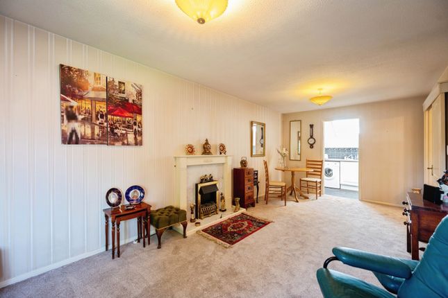 Flat 30, 354, Sea Front, Hampshire photo 5