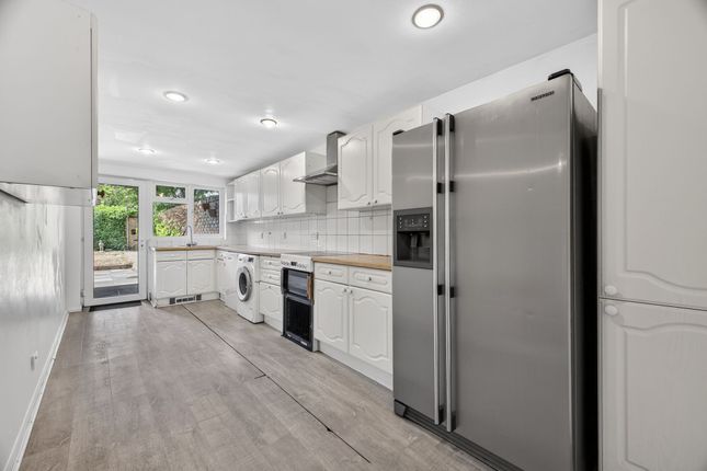5 Winchilsea Crescent, West Molesey photo 3