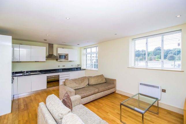 Thumbnail Flat to rent in Hayes Road, Sully, Penarth