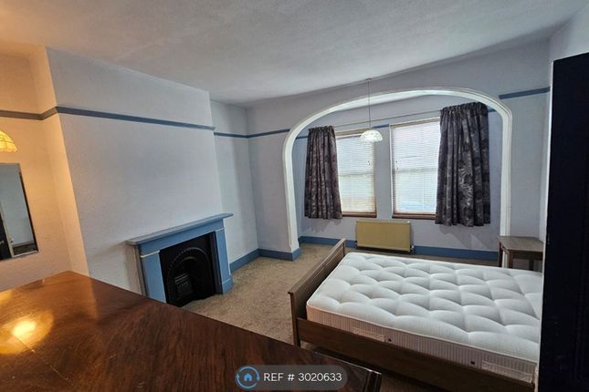 Stanwell Road, Ashford photo 4